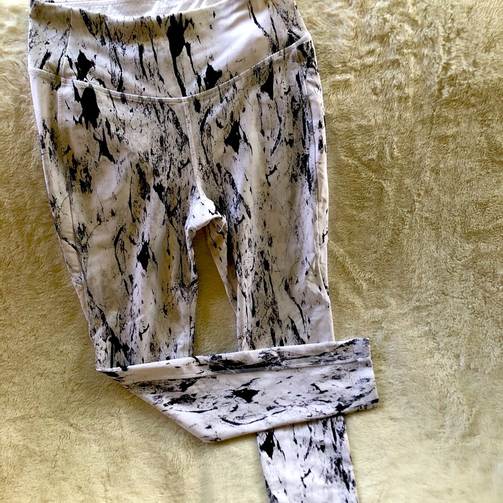 Calia by Carrie Underwood Capri leggings